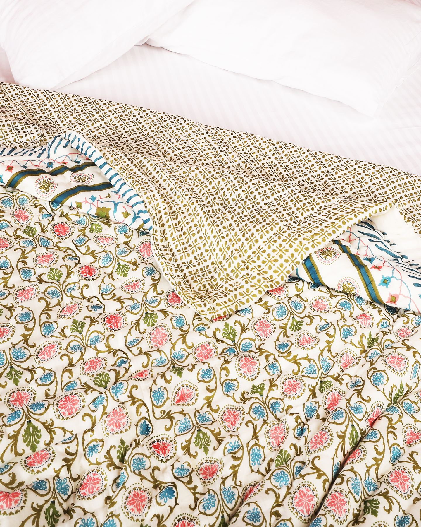 White Hand blocked Printed Reversible Double Bed Quilt